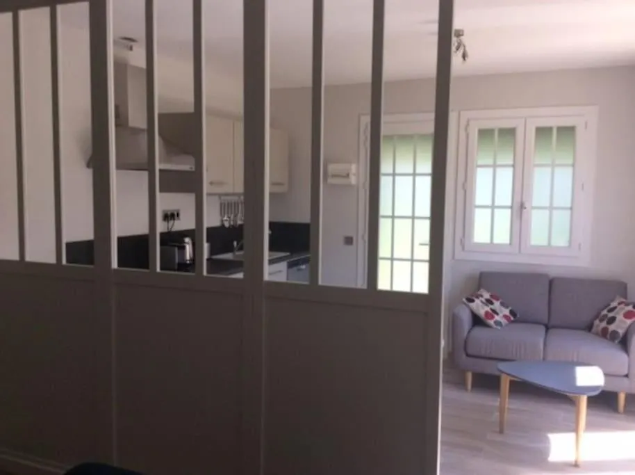 Villeneuve-lès-Avignon Studio Climatise Avec Petit Jardin 아파트